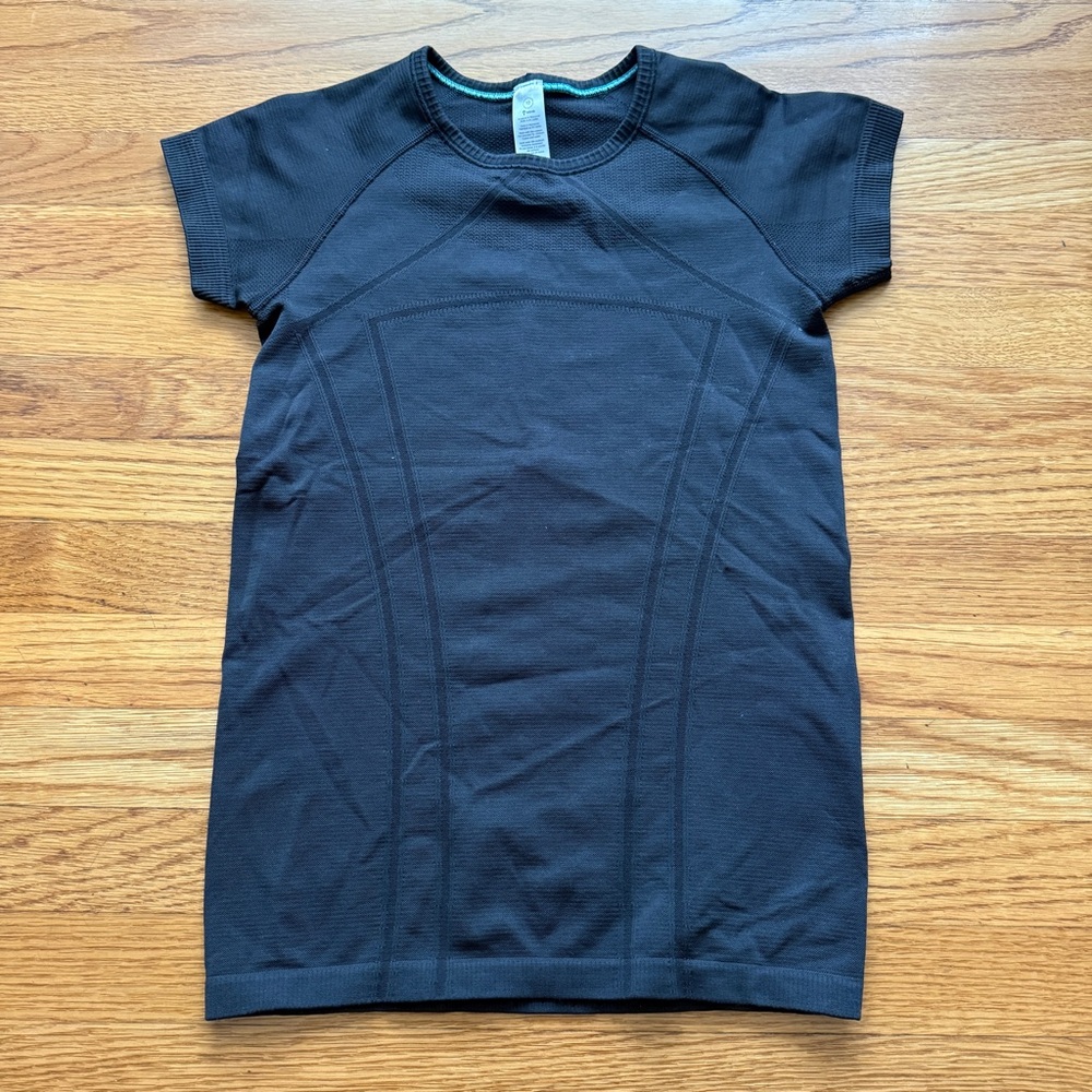 Ivivva by Lululemon Black athletic girls shirt 10